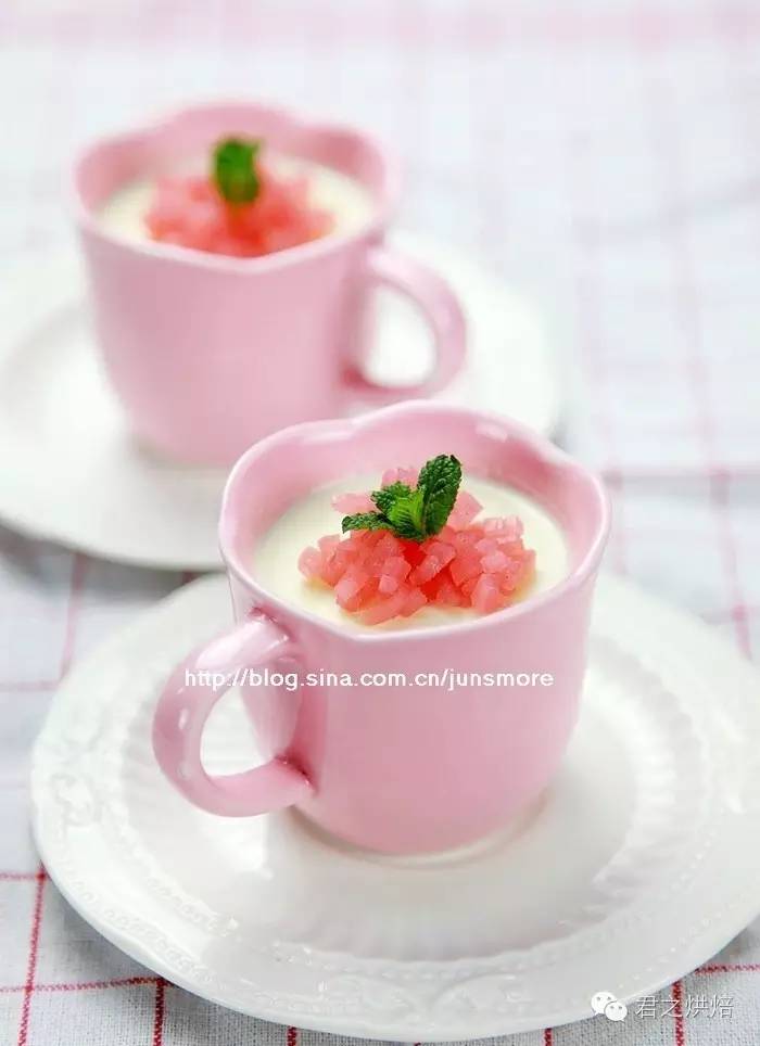 极简单的牛奶布丁，香浓嫩滑好美味！