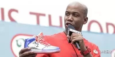 相拥而笑！不停赛不队长之笨马去哪了？