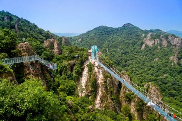 国内刺激的栈道,长假高空玻璃栈道