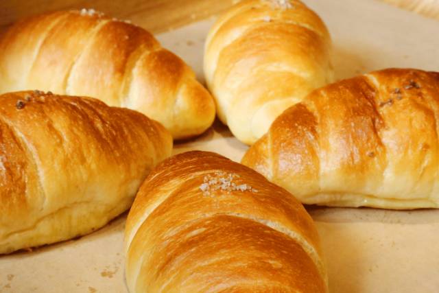 分分钟扫空，南京必吃网红酵母面包店终于盼来啦~足足70+种，雷神巧克力盐之花……杭州人又有口福了