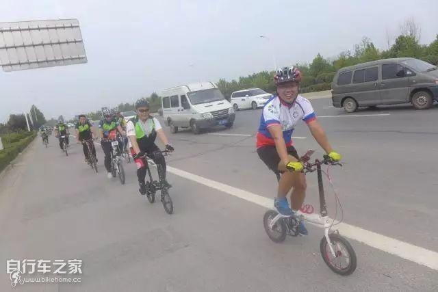 粉丝齐聚，欢畅骑行