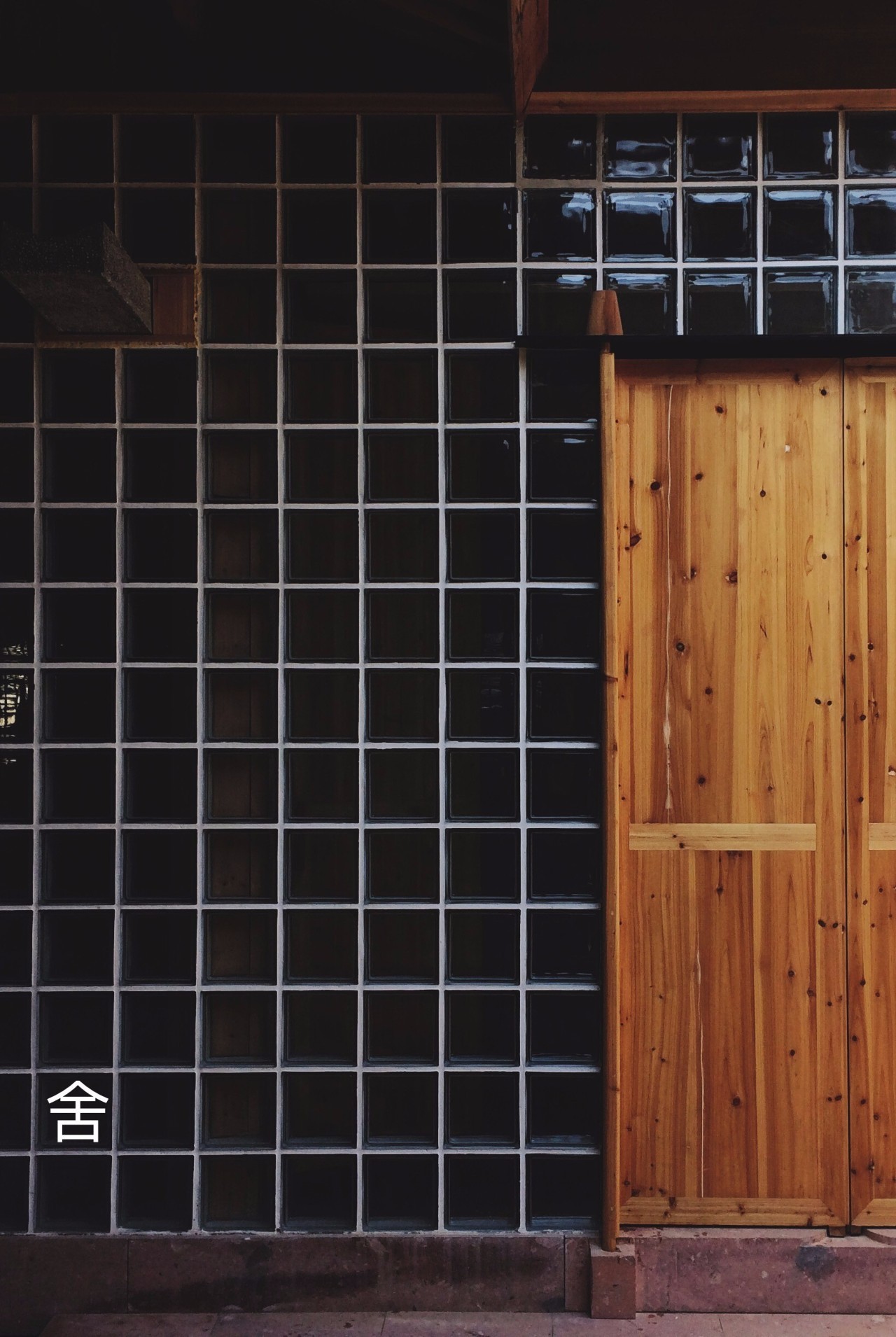 你绝对想不到，在一个唐朝古镇里，藏着大师王灏操刀的纯木客舍！