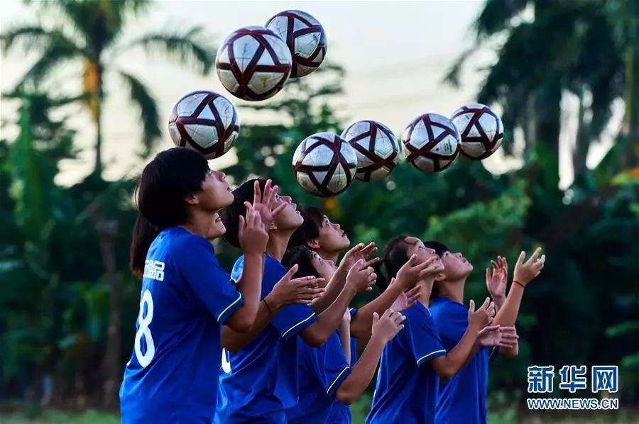 马云对这支女子足球队说：加油踢，争取踢进世界杯！