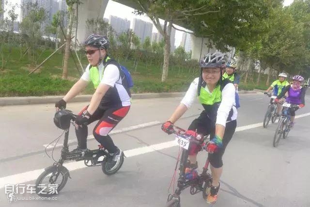 粉丝齐聚,欢畅骑行