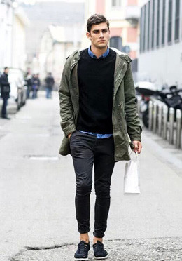 毛衣与衬衫的时髦搭配法,男士圆领蓝色毛衣搭配什么衬衫