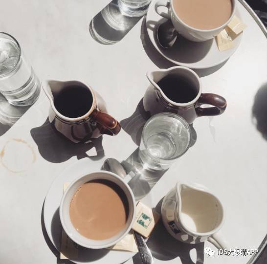 想偶遇赵丽颖吗?在巴黎时装周,她一定会去这十家咖啡馆!