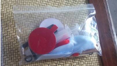 前挡风玻璃破了个洞不修理行吗,挡风玻璃怎么破了