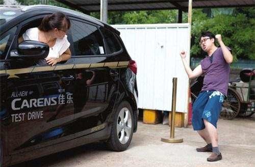 我的车停在车位上被撞了如何处理,停在车位里被别人撞了怎么弄