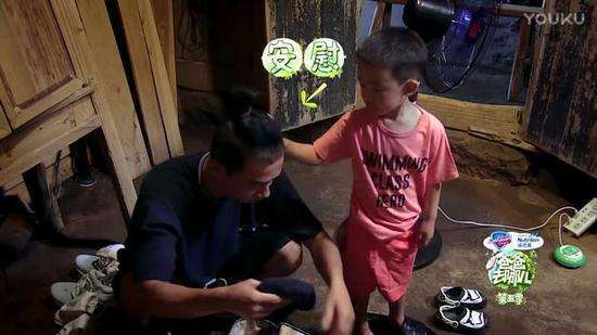 宝宝哭闹妈妈控制不了情绪怎么办,孩子总哭闹怎么哄