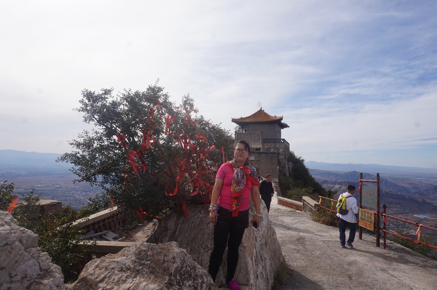 京西第一孤峰,鸡鸣山孤峰独秀