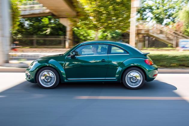 大众甲壳虫2018纵乐版,甲壳虫路上回头率