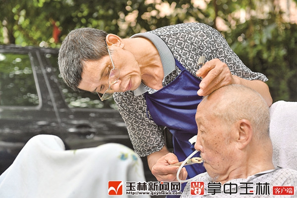 养老院护工殴打老人,养老院护工基本做什么工作