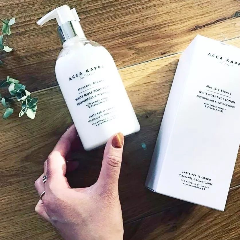 好痒啊！我除了能给你一个痒痒挠，还能给你一瓶身体乳！