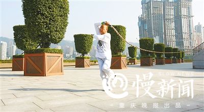 64公斤陀螺王4个壮汉才玩得转