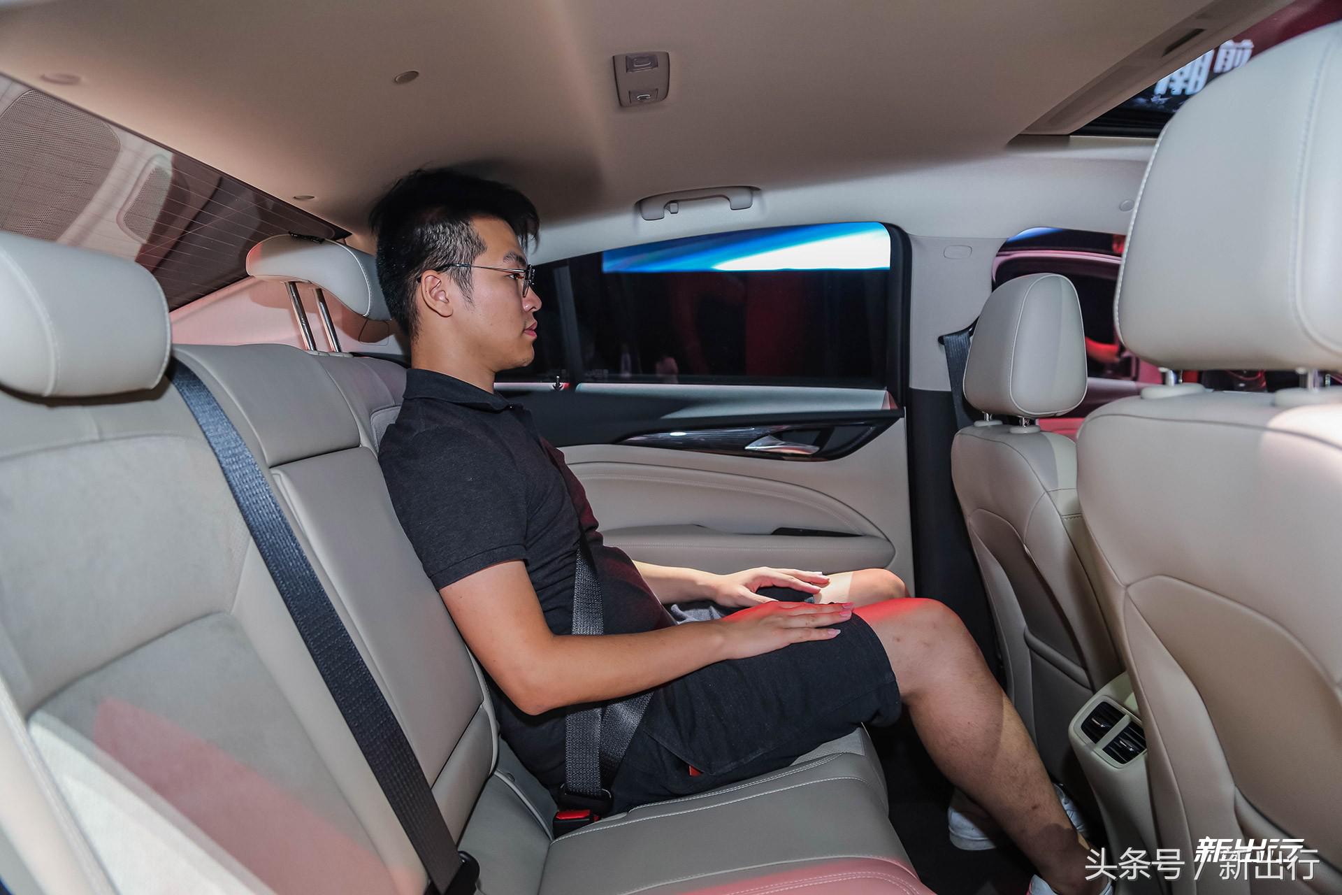 别克君威2017款30h豪华型,远距离看新款君威