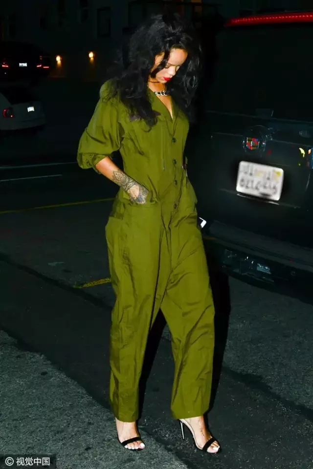 时尚八一八:连身裤是很好看,可是上厕所的时候该怎么办?