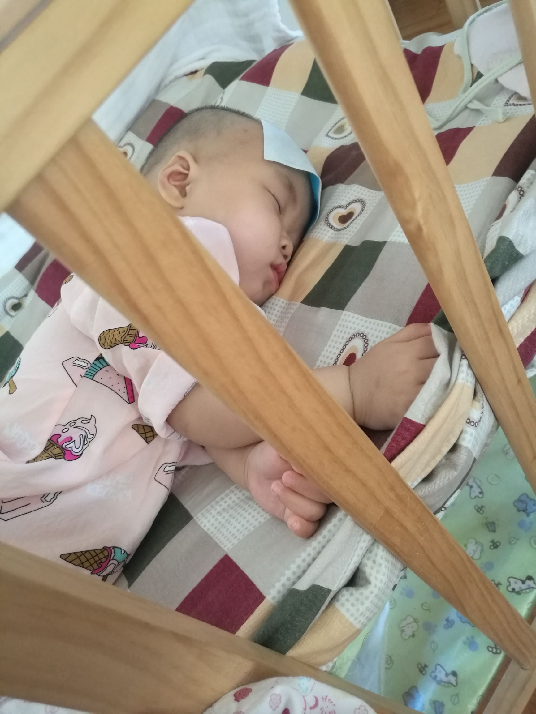 9个月宝宝幼儿急疹全程实录：3天40度高烧不退，48小时出疹24小时消疹，应对及护理我是这样做的