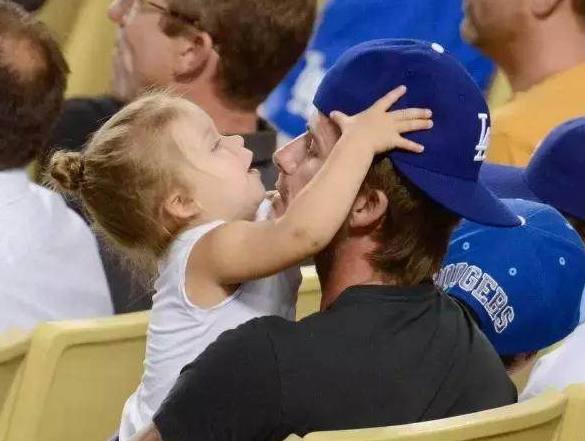 贝克汉姆小七新照,贝克汉姆小七图片大全