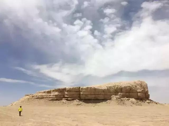 开车去非洲日记之九,去花土沟路上,遇到夺命的沙尘暴,遇到夺魂水上雅丹,小女子想问嫦娥姐姐你要不要面膜