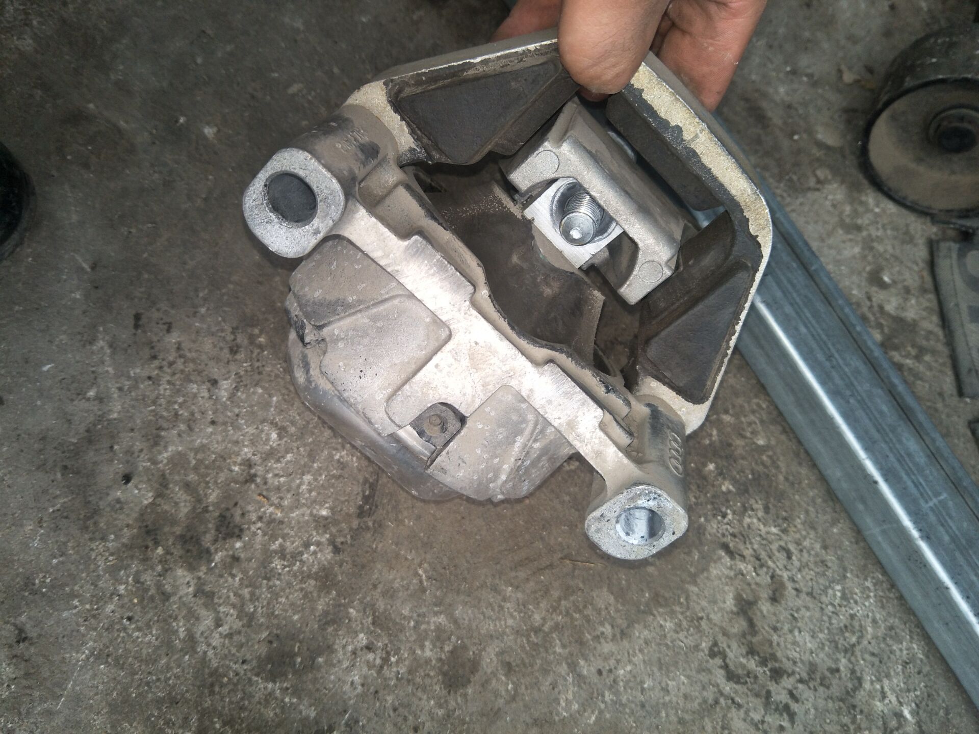 13年奥迪有时打不着火没有故障,奥迪2.5v6发动机通病