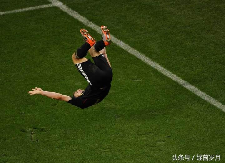 天下足球的结尾音乐,天下足球之罗纳尔多退役背景音乐