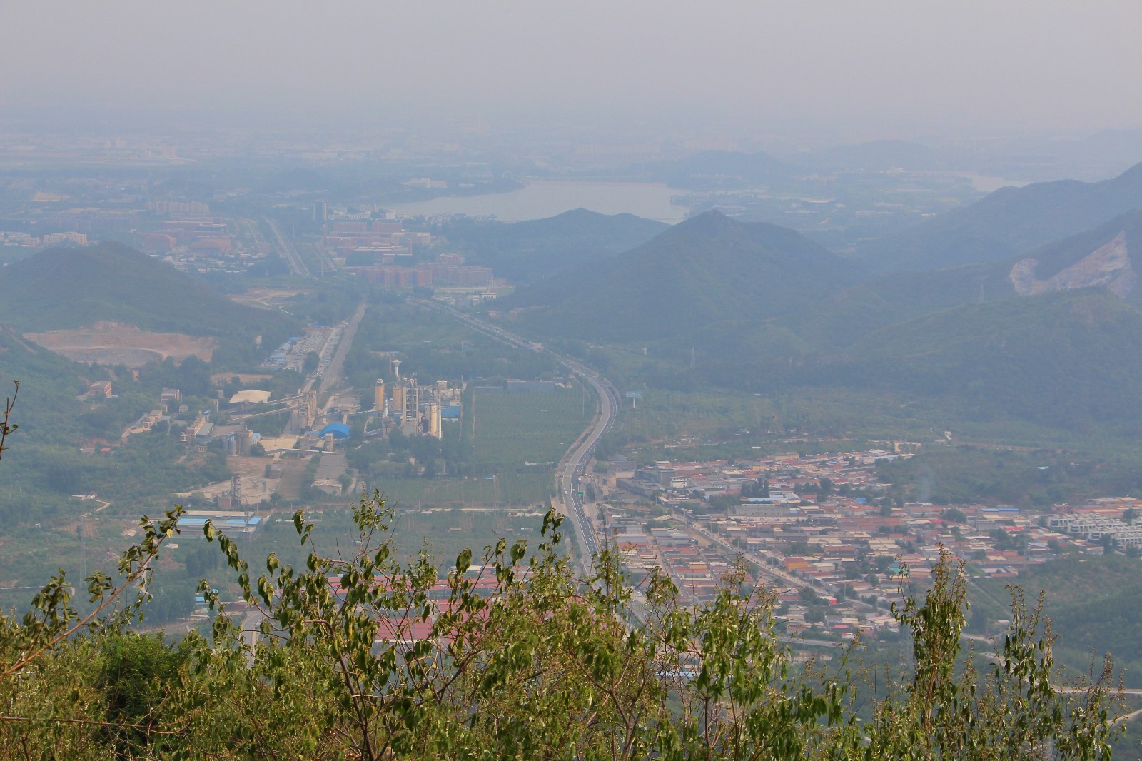青山绿水间自由的飞翔,青山绿水放飞心情拥抱大自然