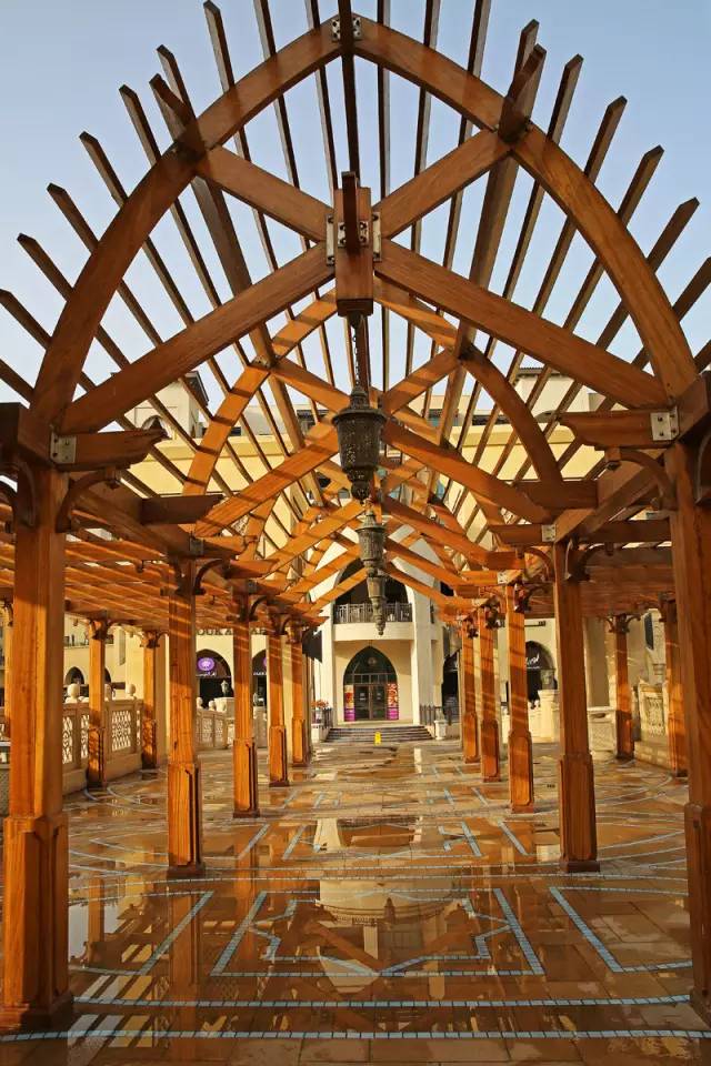 迪拜,一边是黄金,一边是黄土