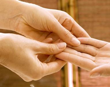 打哈欠咔嚓一声是什么原因,打哈欠打出血怎么回事