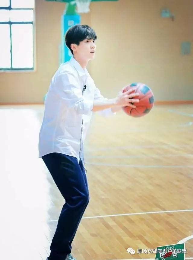 芦苇们赶快围观，鹿晗裸上身视频流出