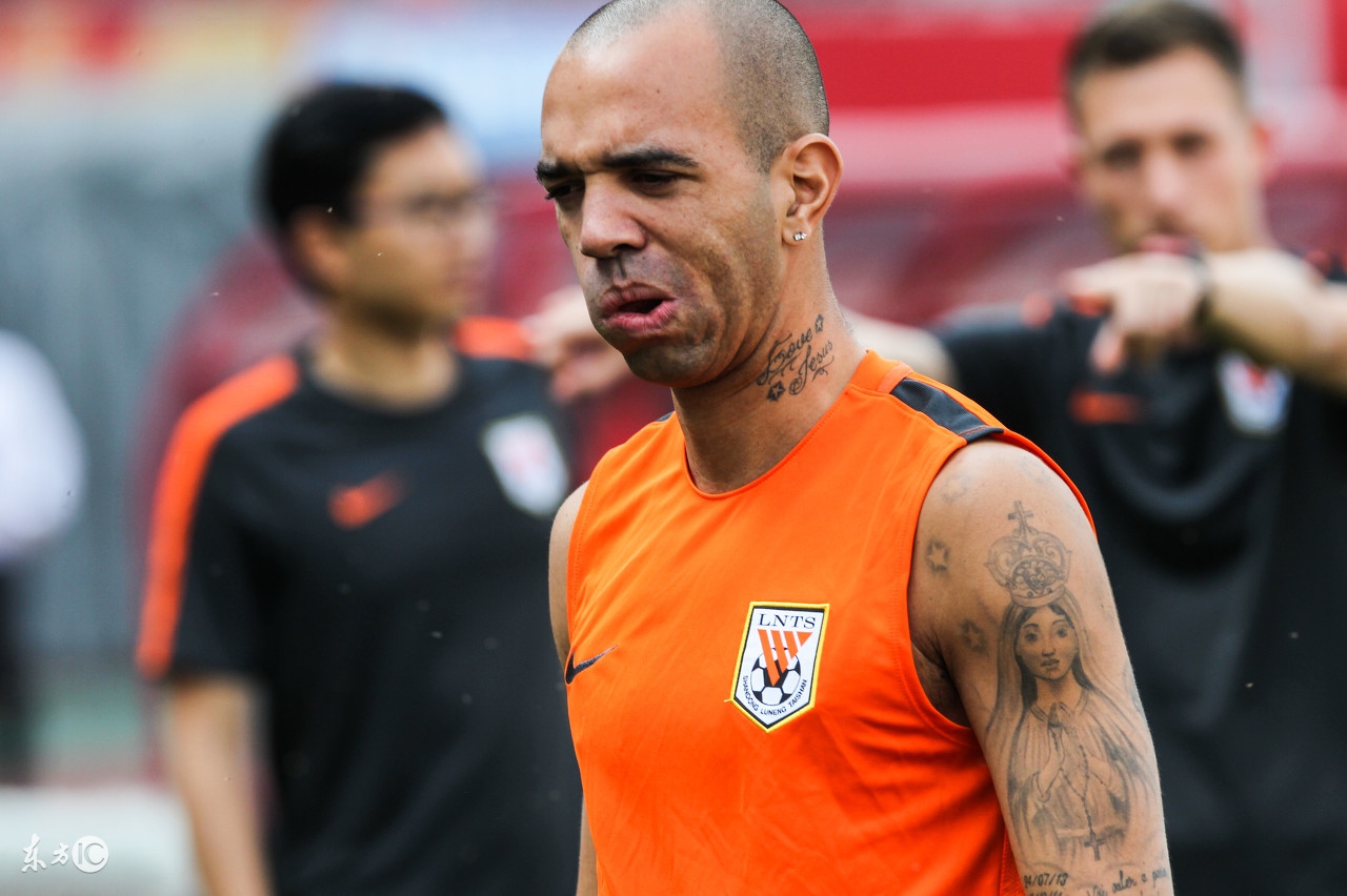 鲁能上港杯赛这条道基本堵到黑了，亚冠还是争冠分水岭，8人背3黄的鲁能下轮还要客战国安