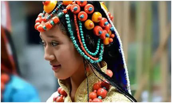 西藏如何佩戴蜜蜡,藏族带蜜蜡有什么好处