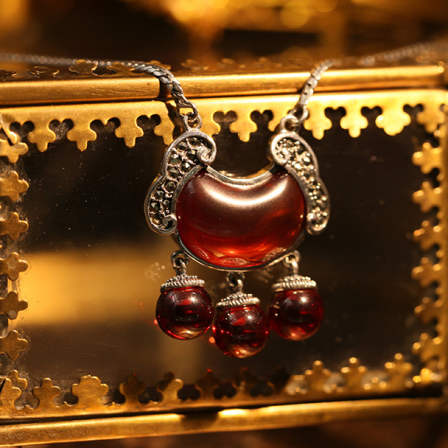 最美石榴石,石榴石女性美容石