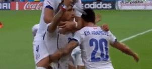 足球加上摇摆的特效,足球特效动图