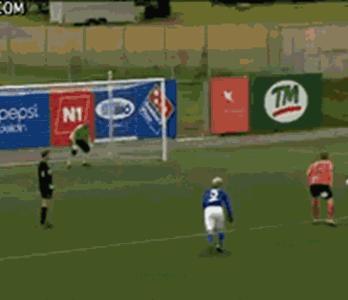 史上最强打脸现场足球gif,搞笑足球gif打耳光假摔