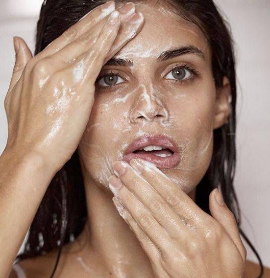 让黑头冒出来用什么产品,让黑头消失的自然方法