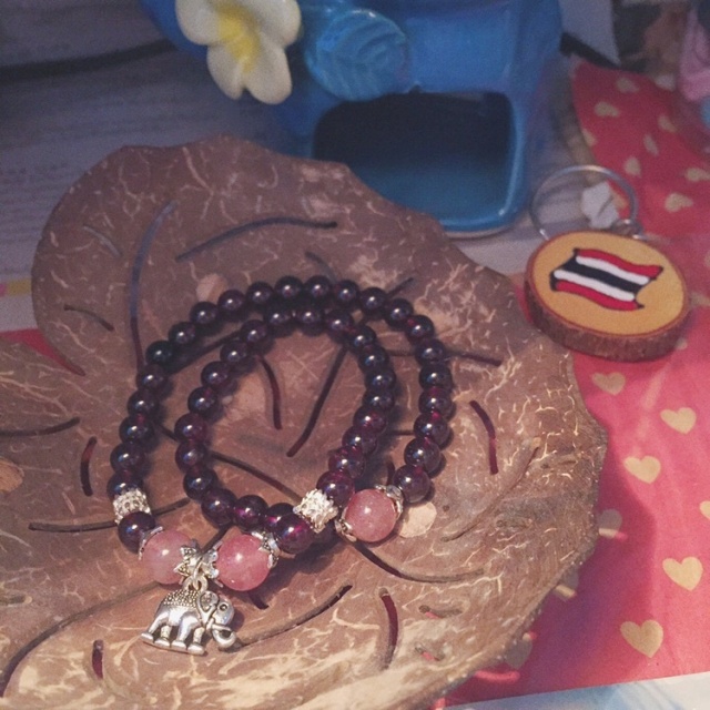 最美石榴石,石榴石女性美容石