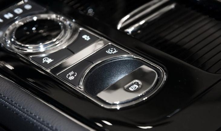 捷豹xjl四驱全景商务版落地多少钱,一步到位买suv