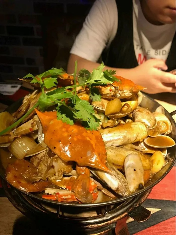 90后开一家美食小店,开一家海鲜自助餐厅一年赚多少钱