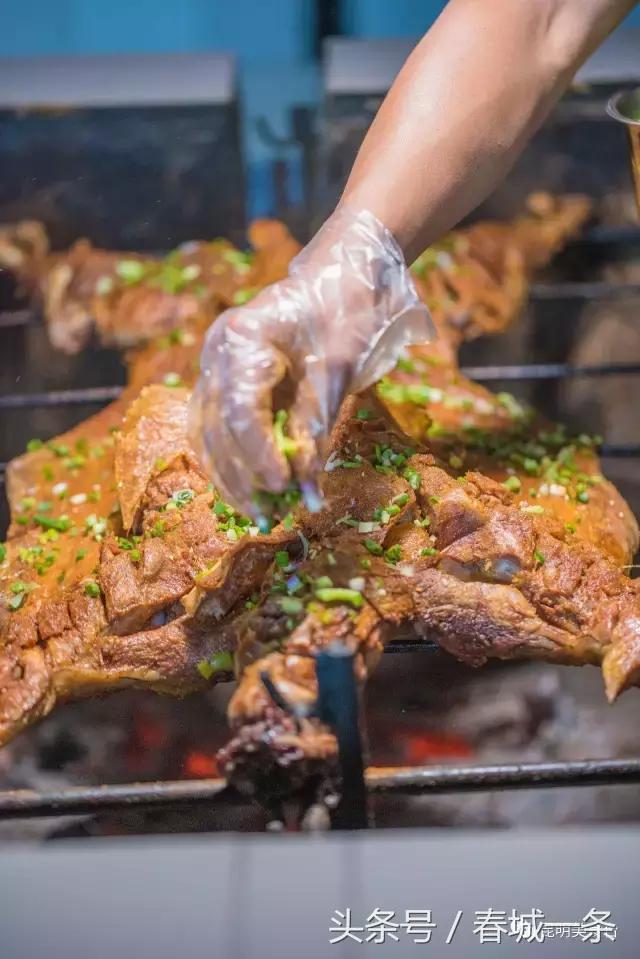 隐藏在昆明村庄里的3家烤羊店，老司机用3个月才找到的