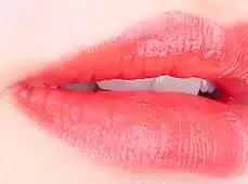 涂口红和不涂有什么区别,涂口红和不涂口红的差距