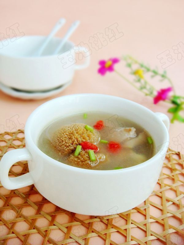 老少皆宜的炖汤材料,老少皆宜松茸炖母鸡汤