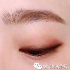 周冬雨单眼皮小眼睛怎么画眼妆,周冬雨单眼皮日常眼妆画法