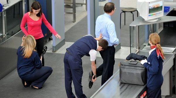 留学生入境美国被关小黑屋遣返,美国留学行李箱海关锁了