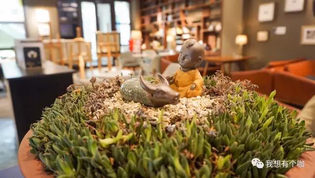 他辞去国企高管工作，把独立电影社搬进可以画画、喝咖啡的美术馆