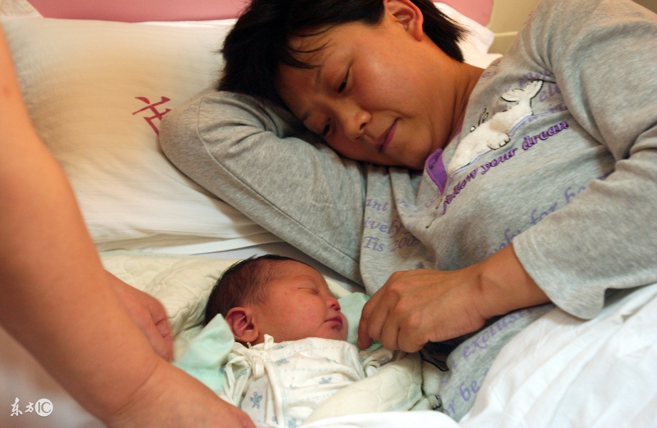 孕妇内裤总是潮乎乎的怎么处理,孕后期异味大怎么回事