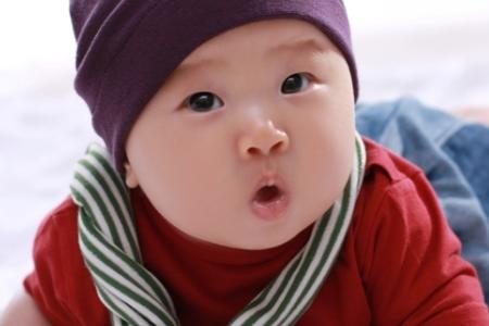 宝宝流口水是烂嘴吗,一个月的宝宝流清口水是什么原因