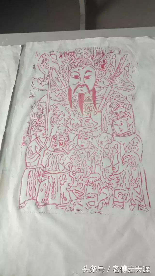 10名大一男女生，暑假在梁平用100元办了一件事~