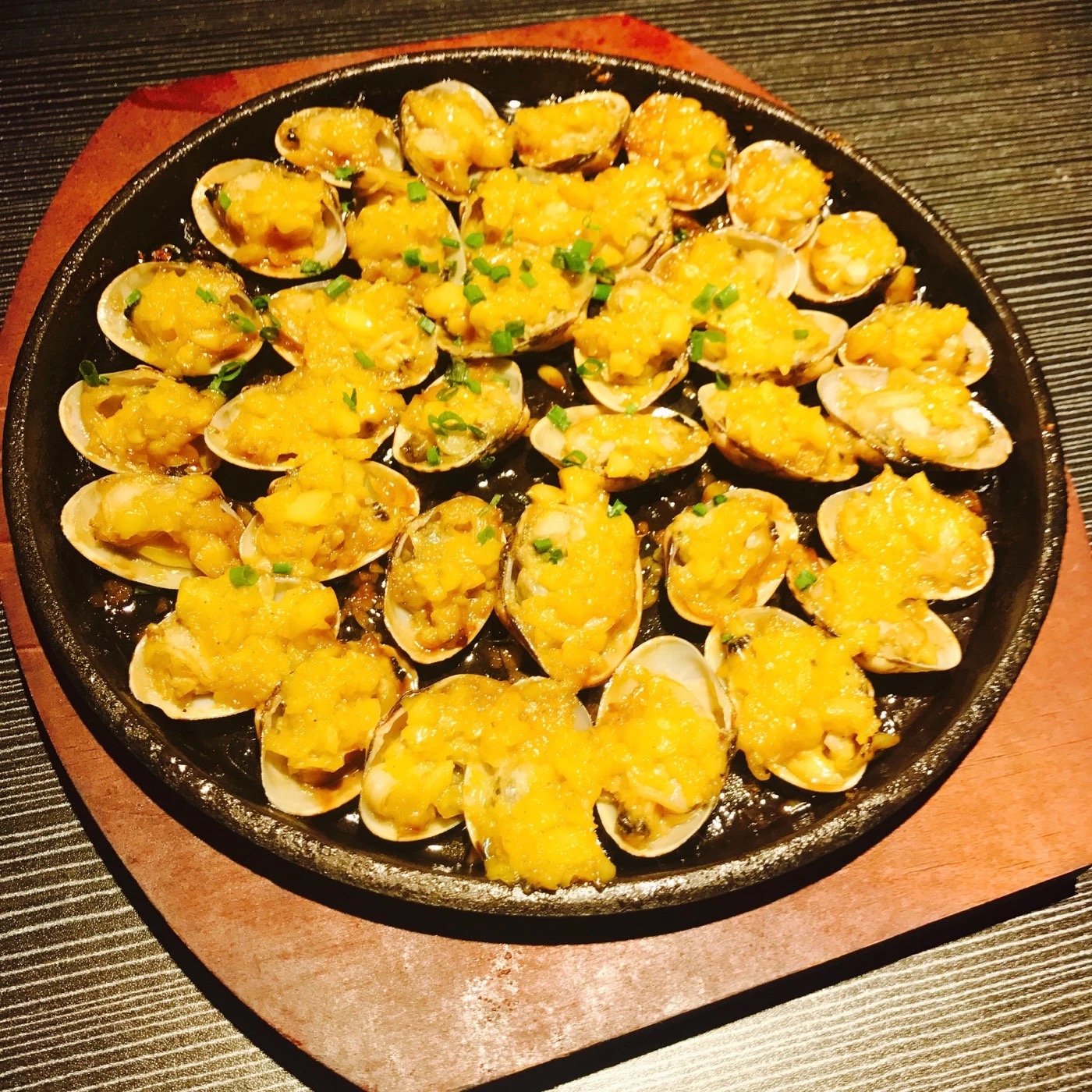 90后开一家美食小店,开一家海鲜自助餐厅一年赚多少钱