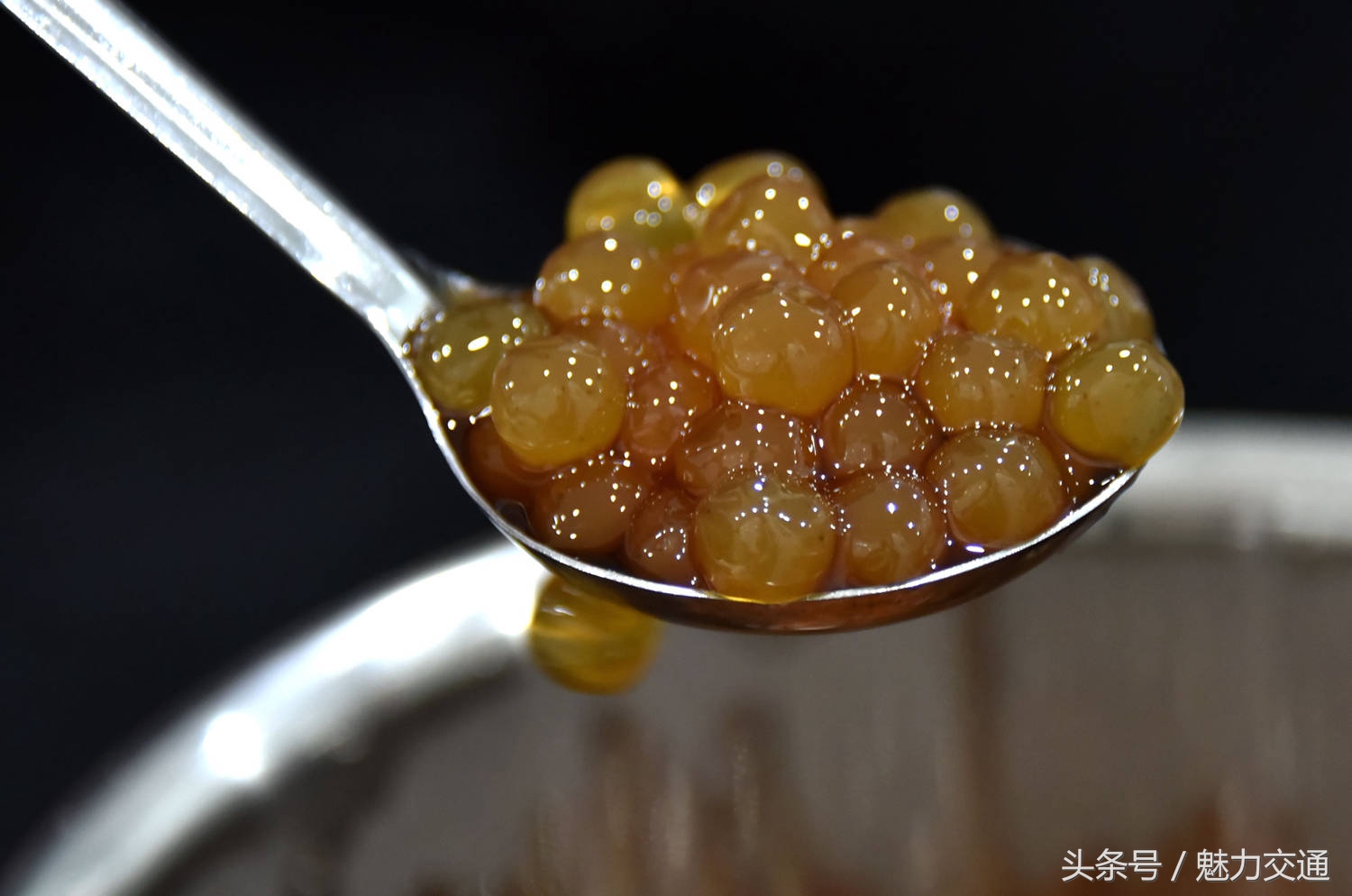 清凉一夏酷暑来袭,清凉一夏送冷饮视频