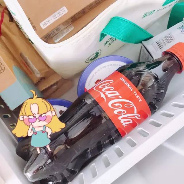 惊不惊喜!意不意外!大头朝下就能自己结冰的可乐你肯定没见过